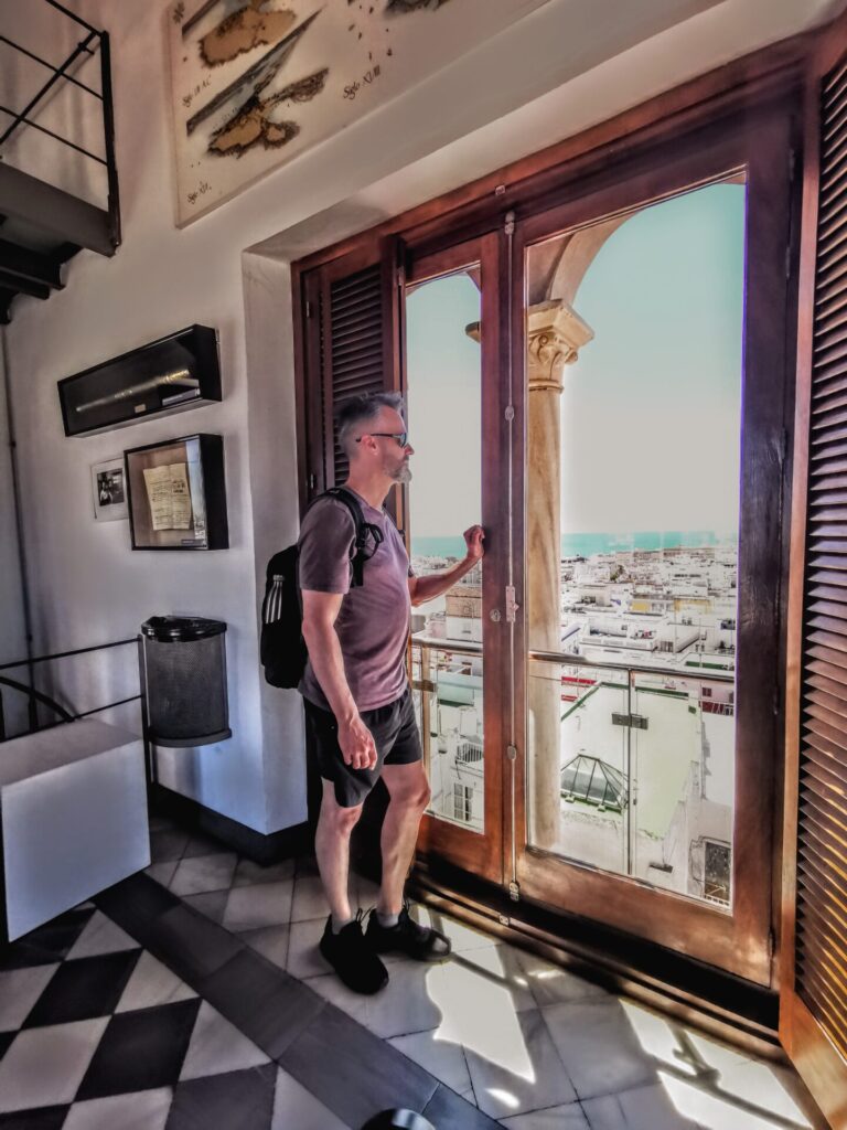 Fenster im Torre Tavira in Cadiz