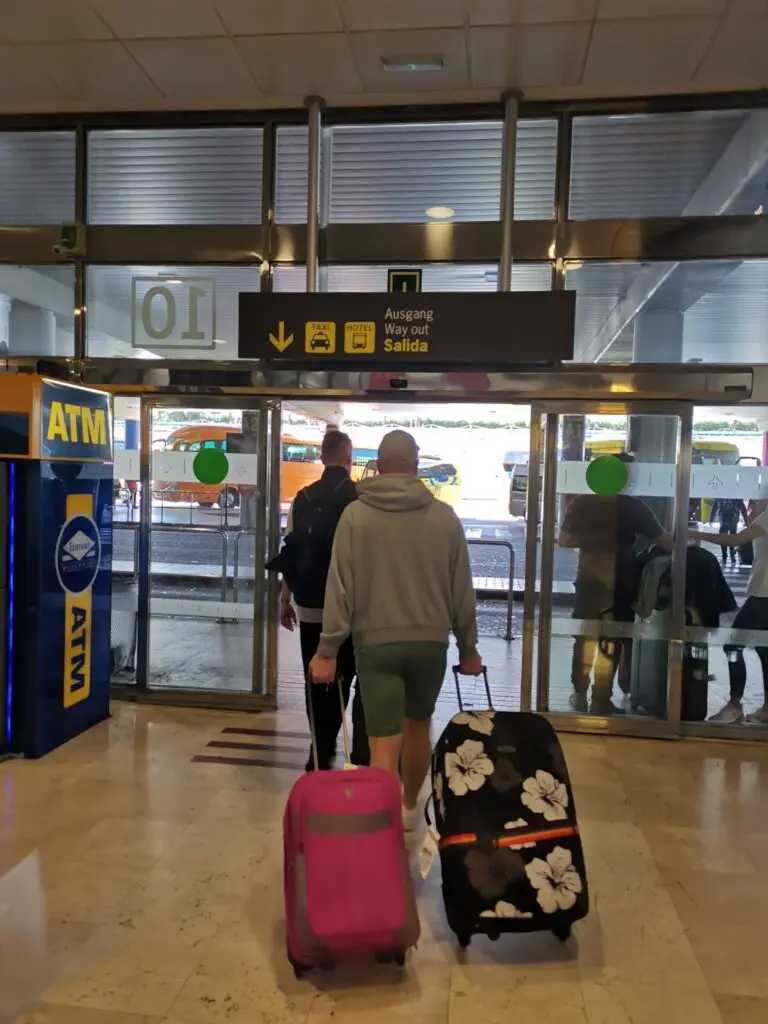 Ausgang Taxi-Schalter Gran Canaria Las Palmas 