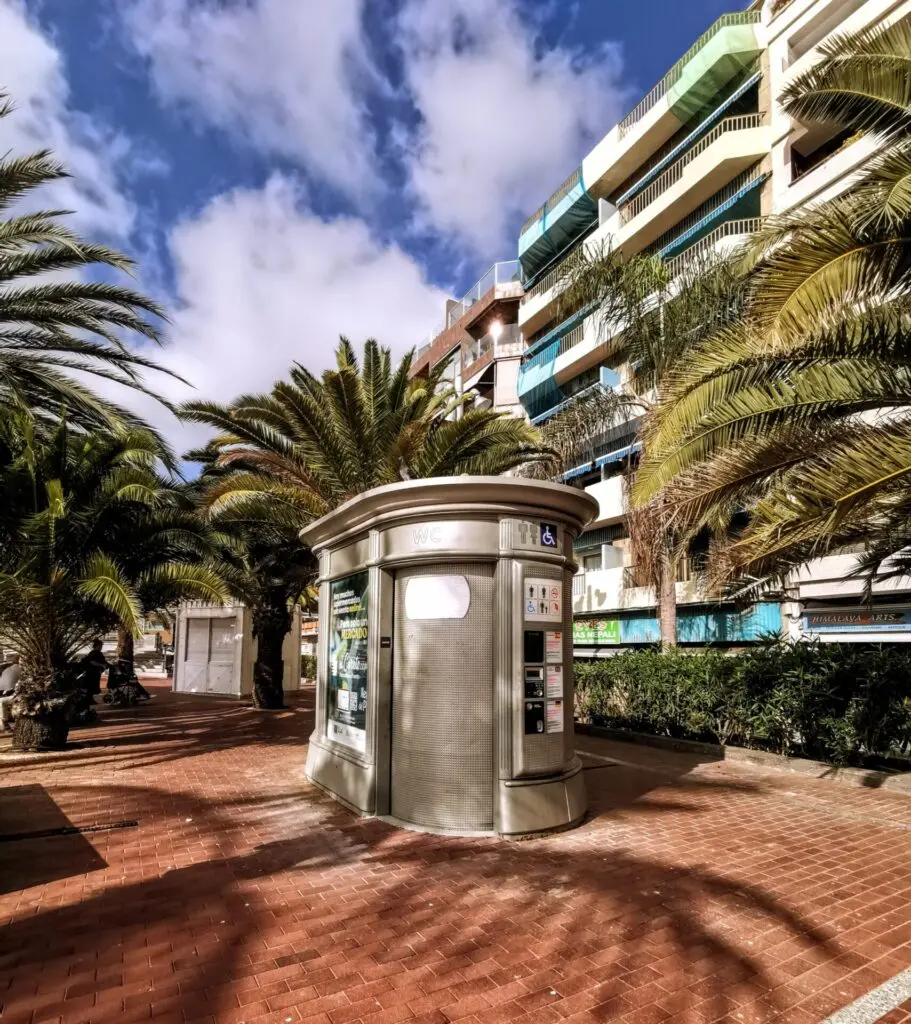 Öffentliche Toilette an der Promenade von Gran Canaria Las Palmas 