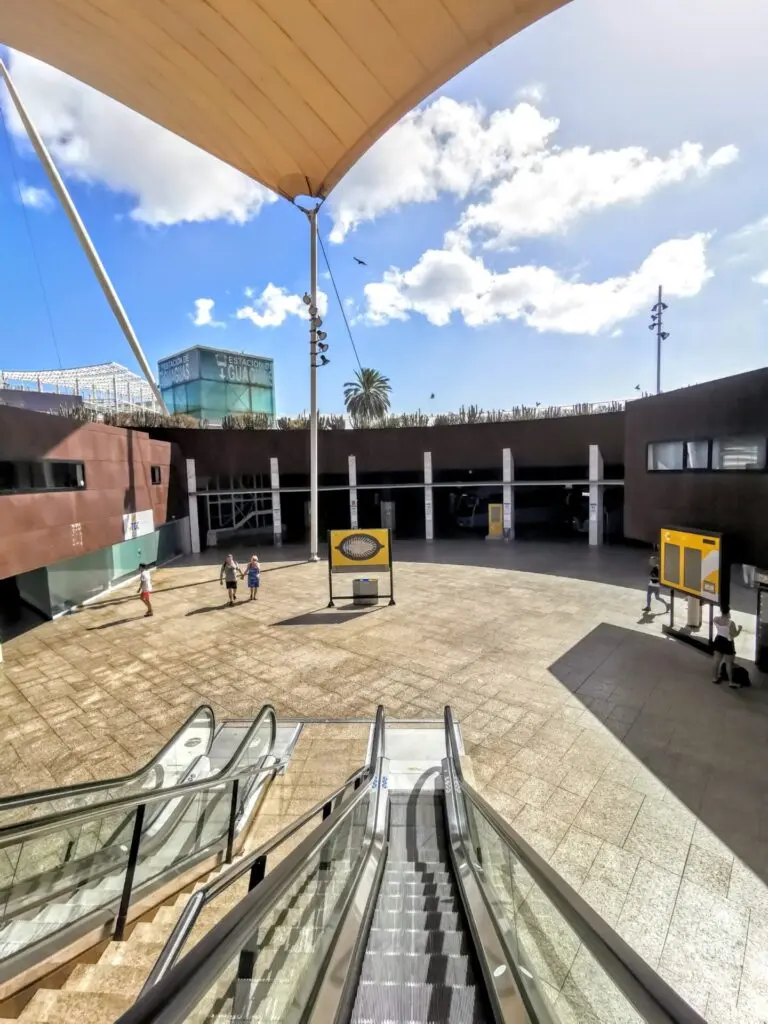 Rolltreppe zum Busbahnhof in Gran Canaria Las Palmas 