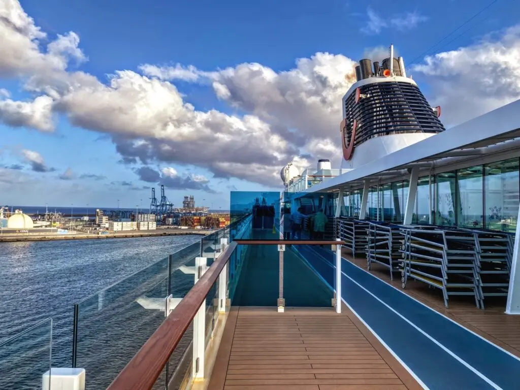 Mein Schiff Laufbahn am Pooldeck