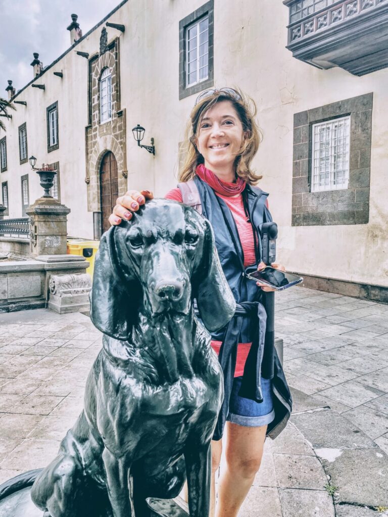 Plaza de Santa Ana mit Hund in Vegueta Las Palmas 