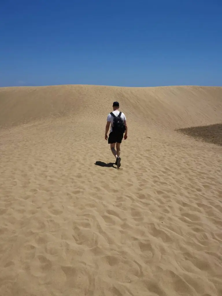Dünen von Maspalomas mit Mann 