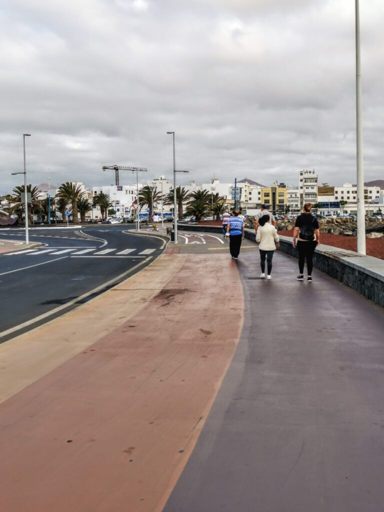 Fußgänger-Weg und Radweg in Arrecife 