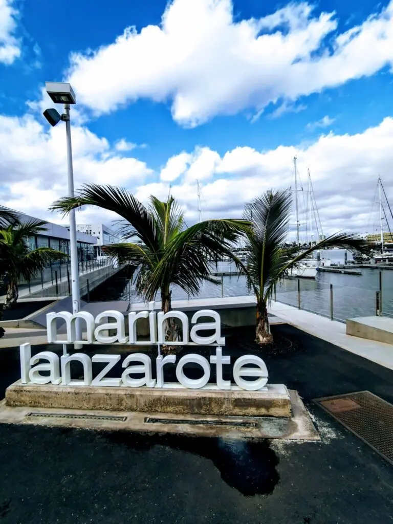 Schriftzug Marina Lanzarote in Arrecife