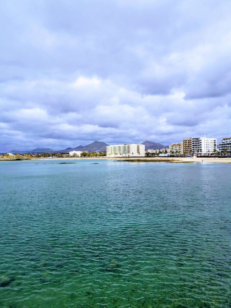 Blick auf den Strand Playa Reducto in Arrecife 