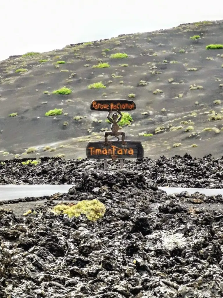 Beschilderung im Naturpark Timanfaya in Lanzarote