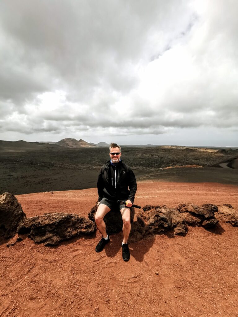 Pärchen im Naturpark Timanfaya in Lanzarote