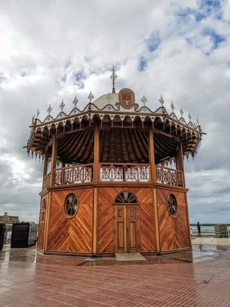 Pavillon aus Holz in Arrecife 