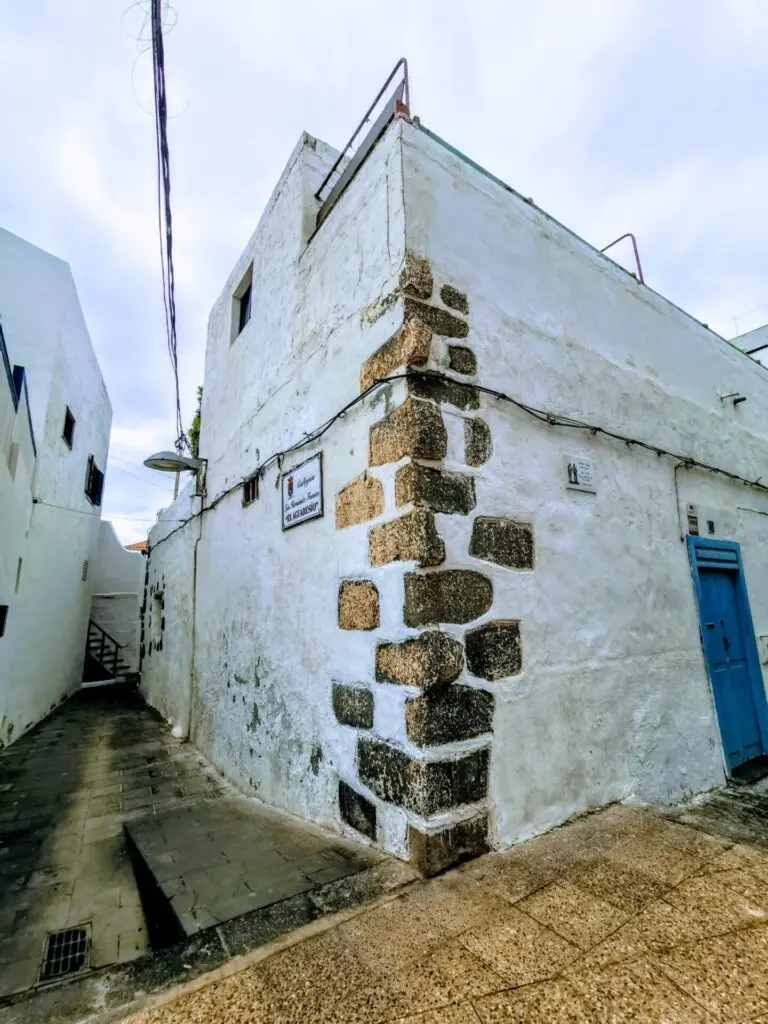 Weißes Eck-Haus im Zentrum von Arrecife