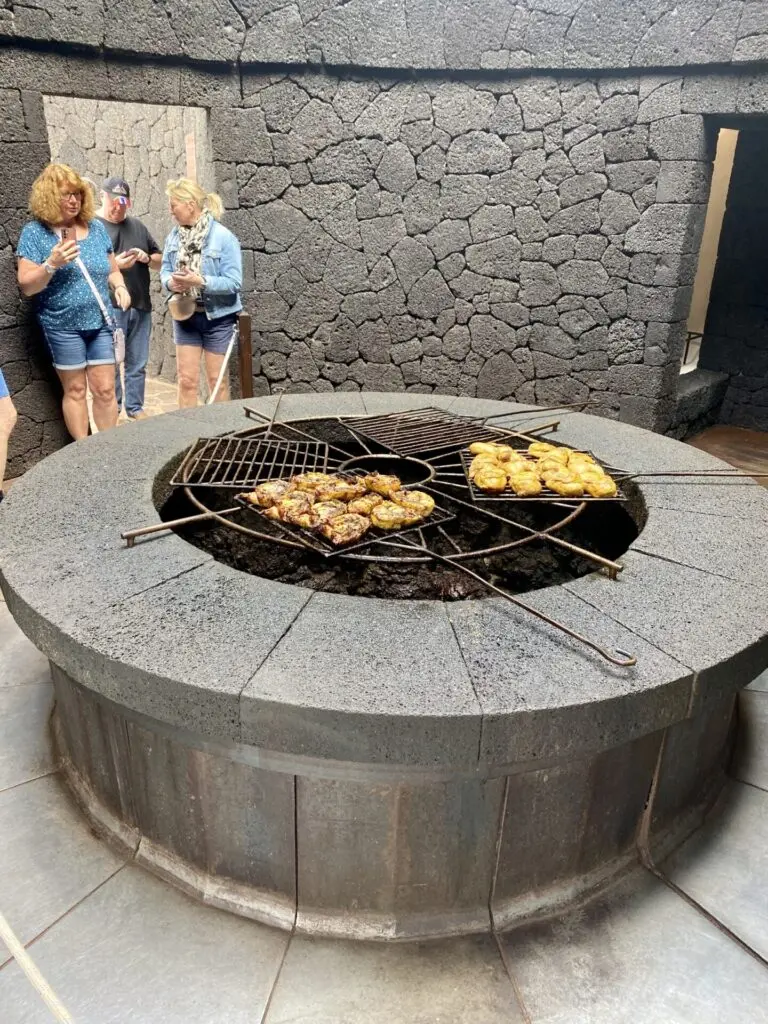 Großer Grill im Naturpark Timanfaya in Lanzarote