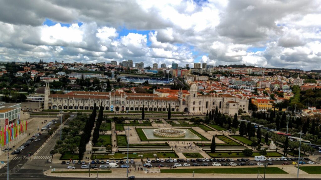 Blick auf Mosteiro dos Jerónimos - Hieronymuskloster in Lissabon