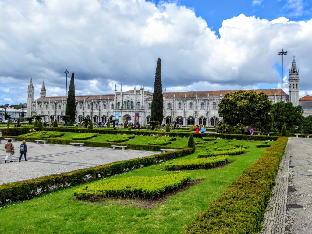 Garten und Hieronymuskloster in Lissabon