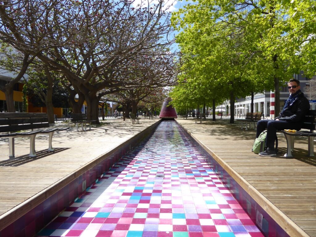 Bunter Brunnen im Parque das Nações in LIssabon