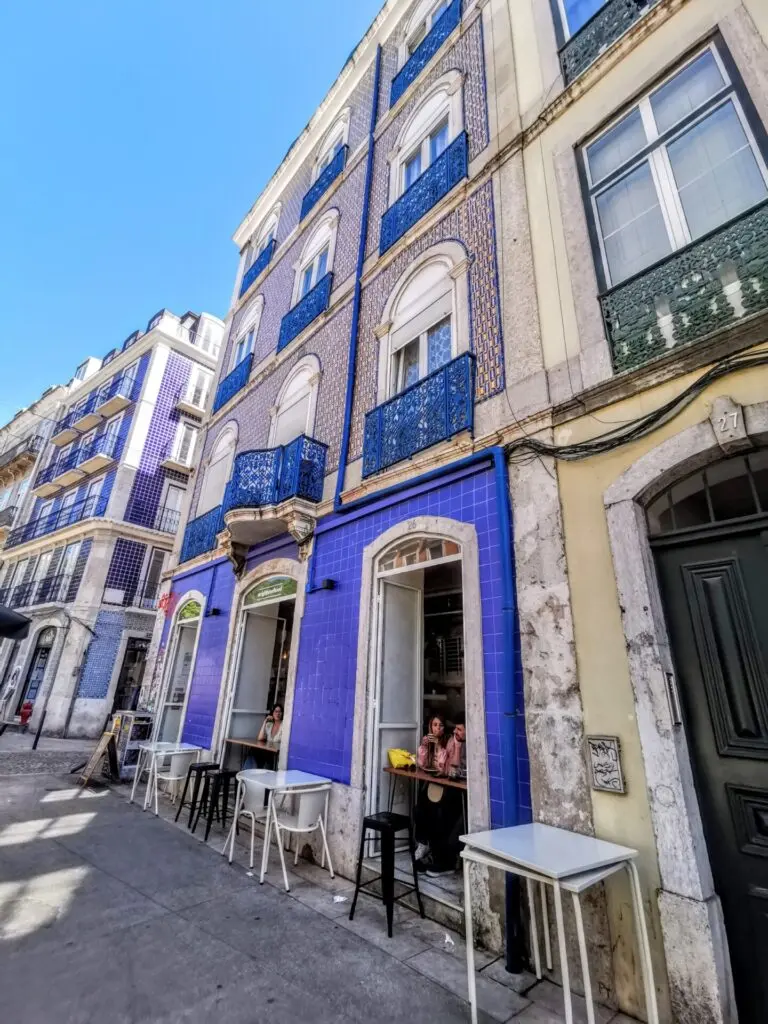 Haus mit blauen Fliesen in Lissabon