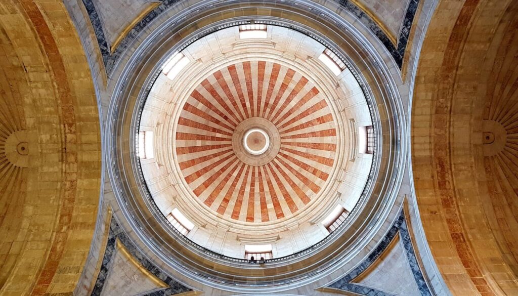 Kuppel der Igreja de Santa Engrácia in Lissabon