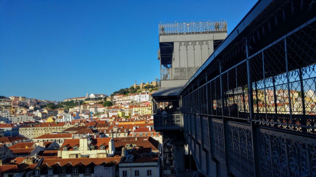 Steg von Elevador de Santa Justa in Lissabon