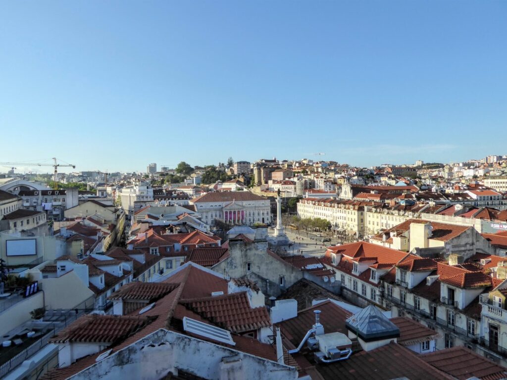 Ausblick vom  Elevador de Santa Justa auf Lissabon