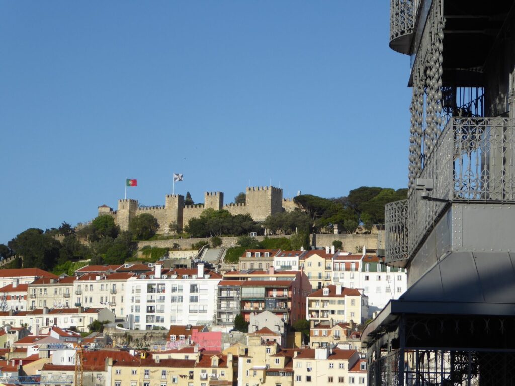 Ausblick vom  Elevador de Santa Justa in Lissabon