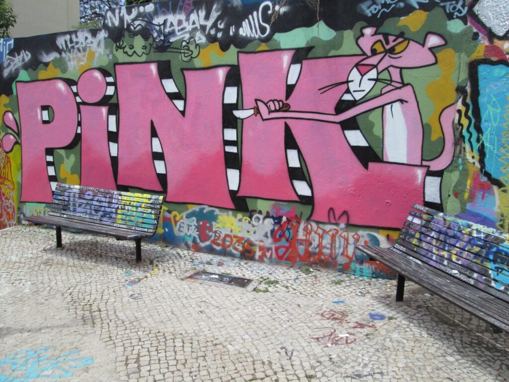 Pink Panter Street Art in Lissabon