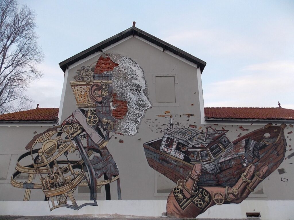 Haus mit Street Art im Zentrum von Lissabon