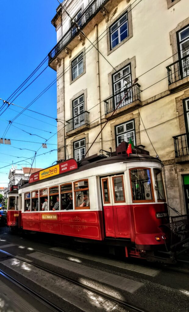 Rote Tram in Lissabon