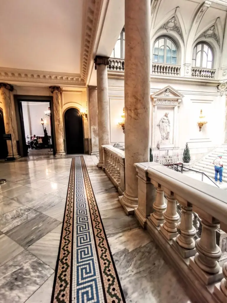 MIttelmeer Spanien Valencia Rathaus Saal Mamor Ausstellung