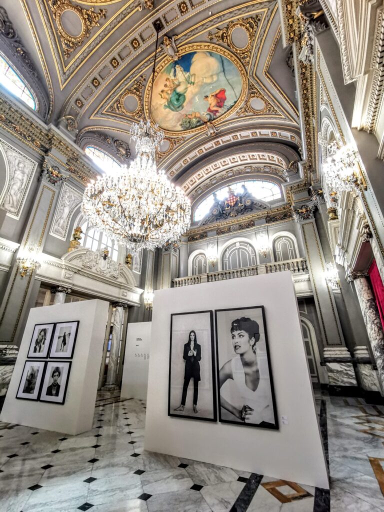 MIttelmeer Spanien Valencia Rathaus Saal Mamor Ausstellung Balkon