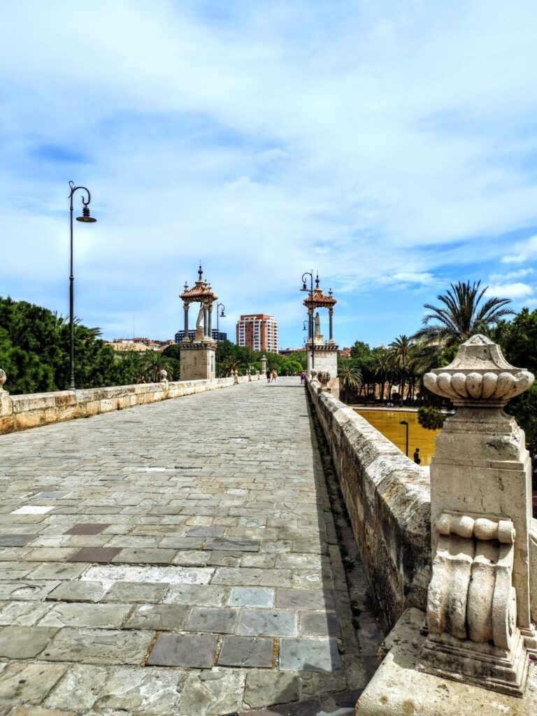 Weg im Jardín del Túria - Stadtpark Valencia