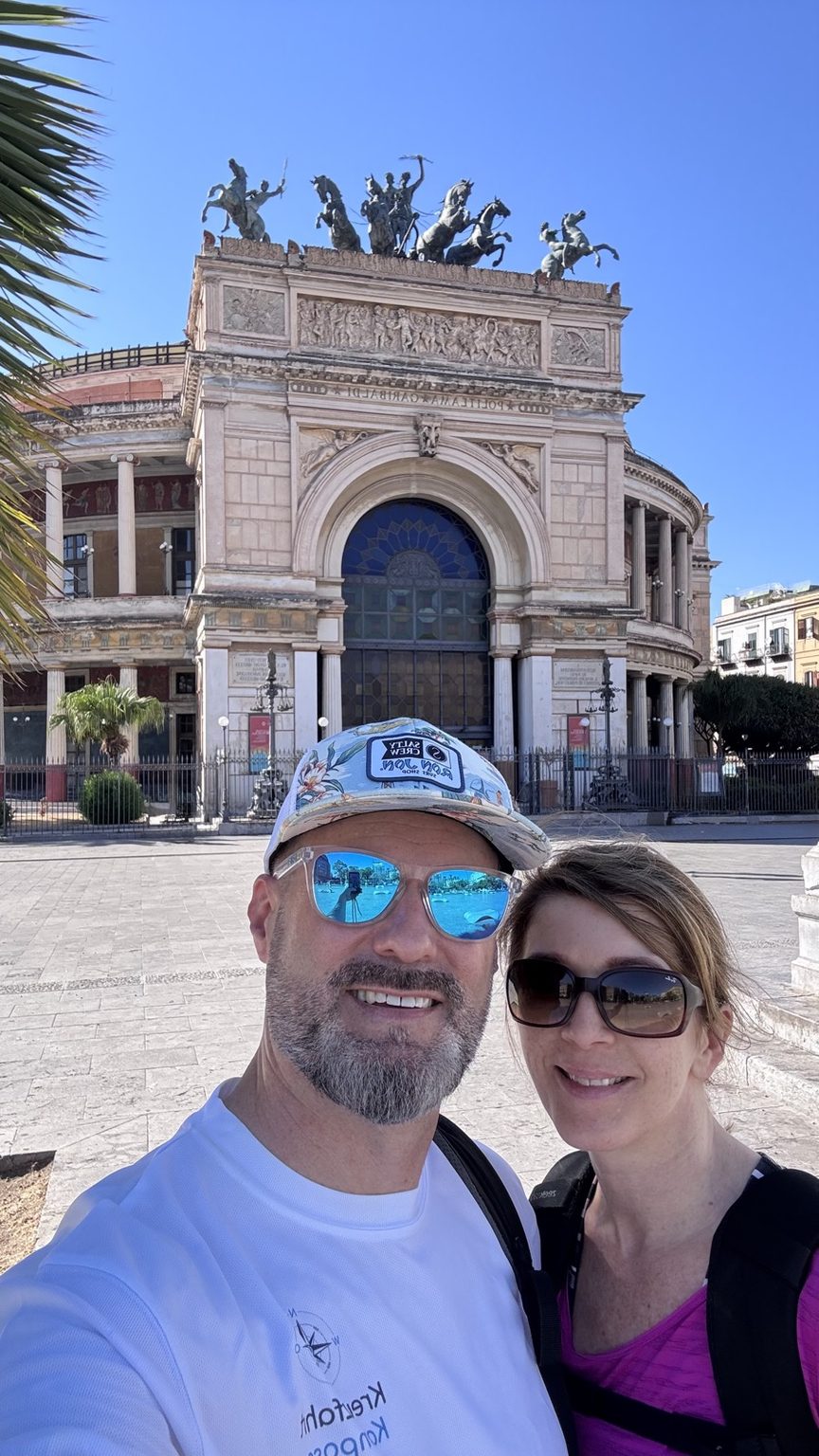 Teatro Politeama mit Pärchen