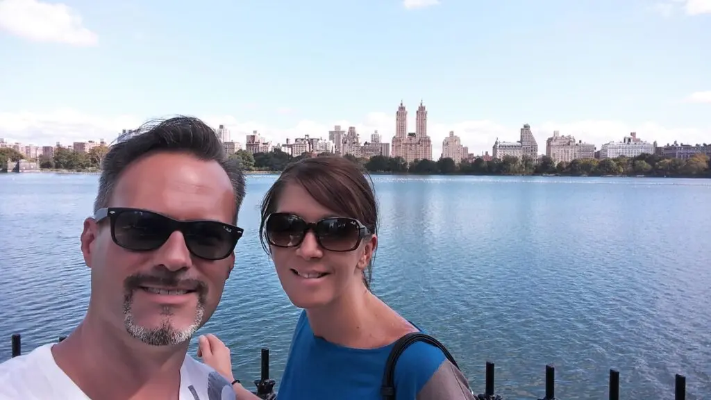 Pärchen am See im  Central Park New York City