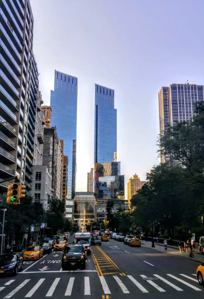 Blick in Straße von New York City