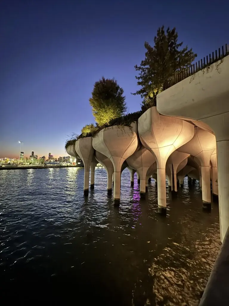 Little Island bei Nach im New York City