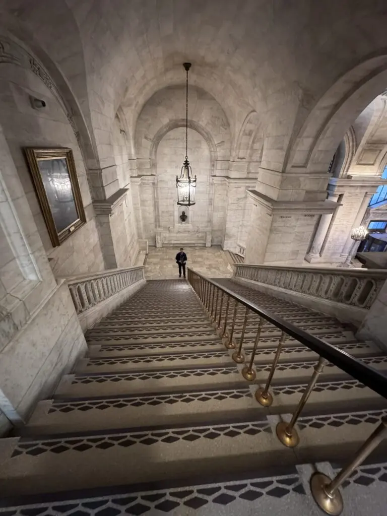Treppe in der Public Library in New York 
