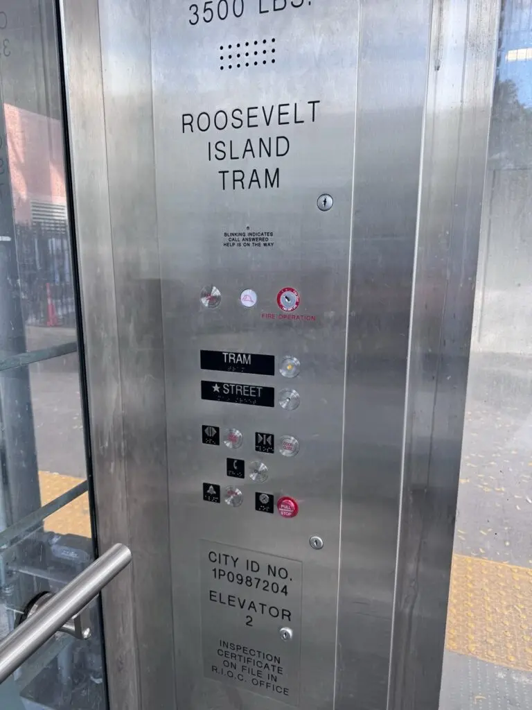 Lift Roosevelt Island Tramway in New York