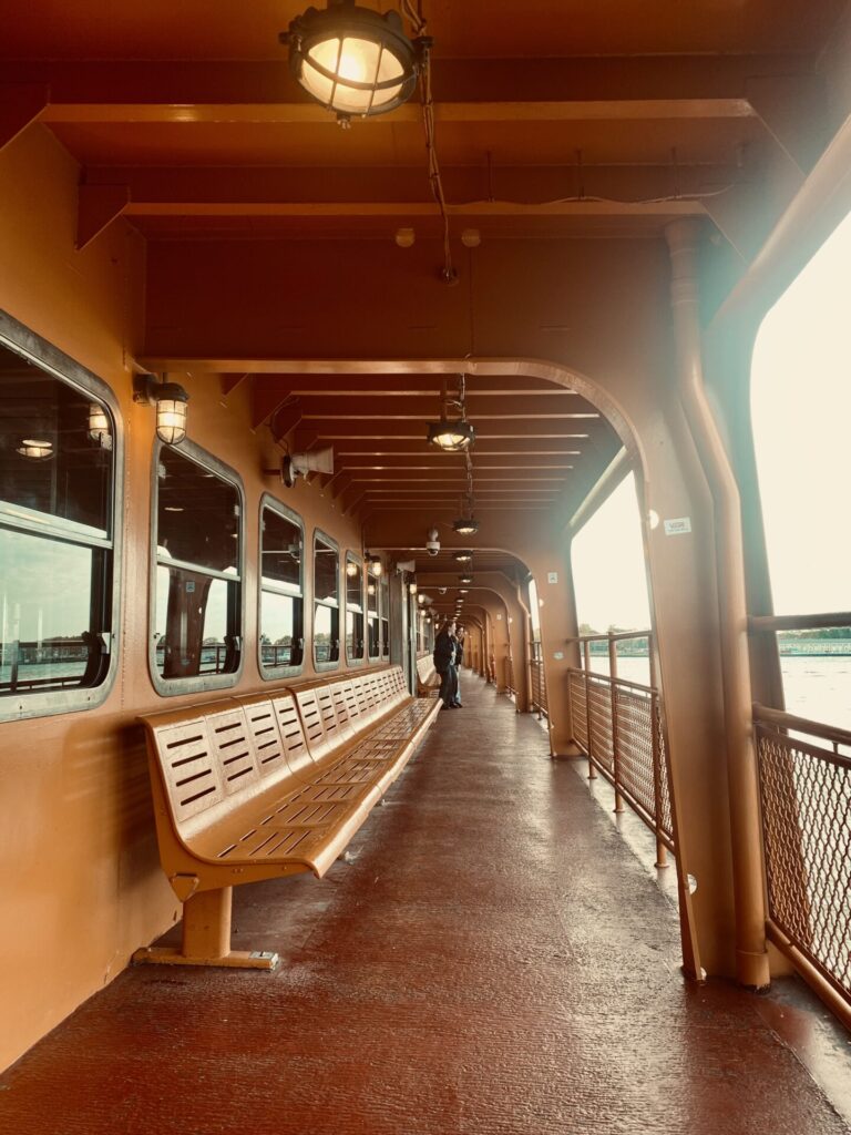 Staten Island Ferry in New York von innen