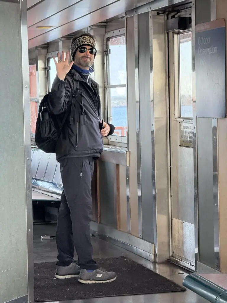Mann auf er Staten Island Ferry New York