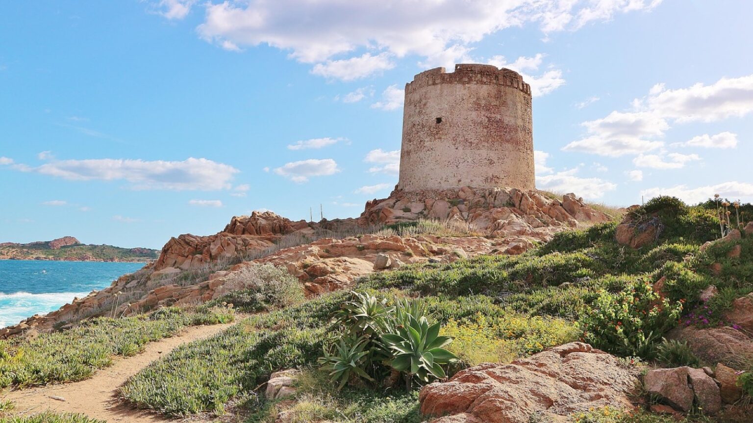 Turm auf Nora in Italien