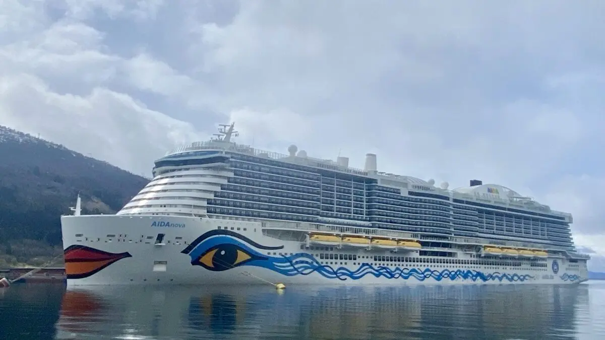 Aida am Hafen Nordfjordeid