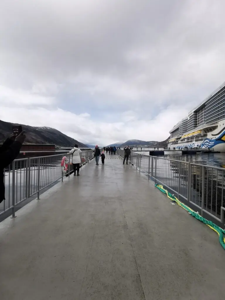 Hafen Nordfjordeid SeaWalk Steg