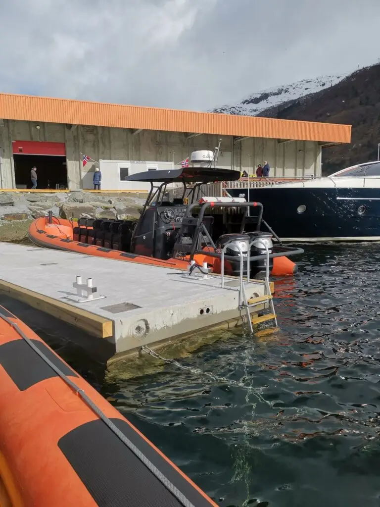 RIB-Boot  in Nordfjordeid