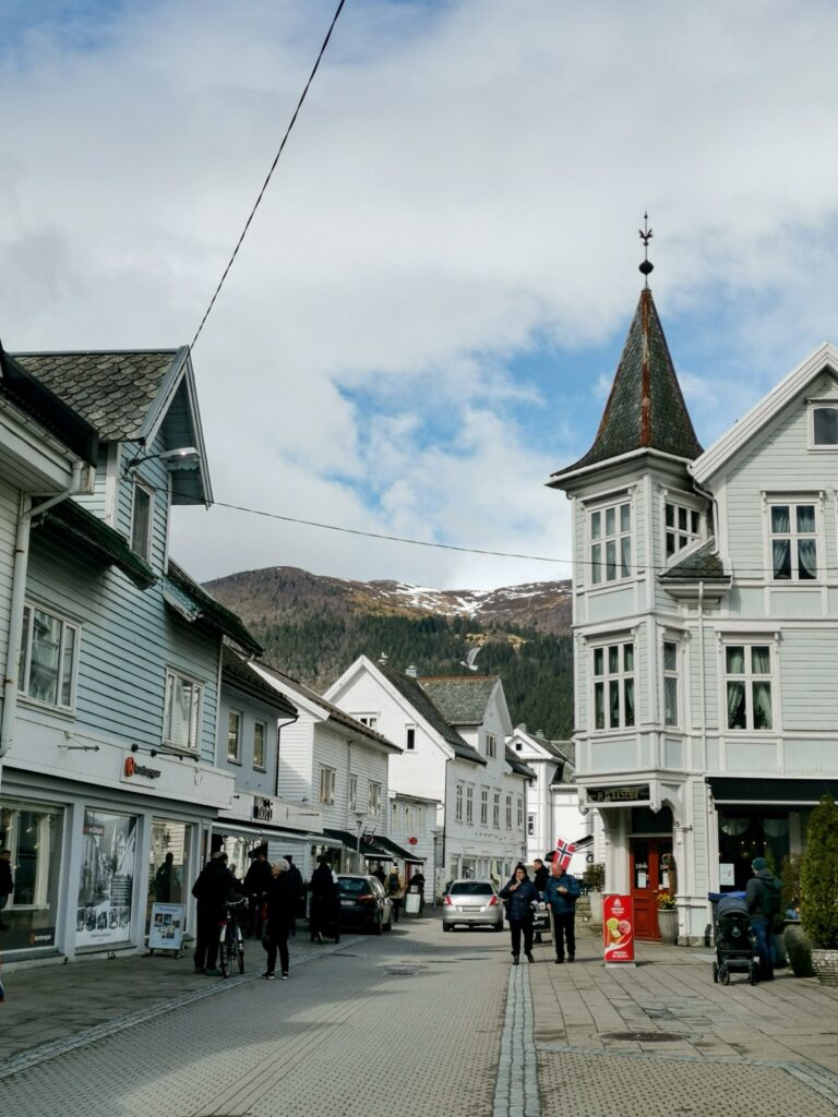 Hauptstraße im Zentrum von Nordfjordeid