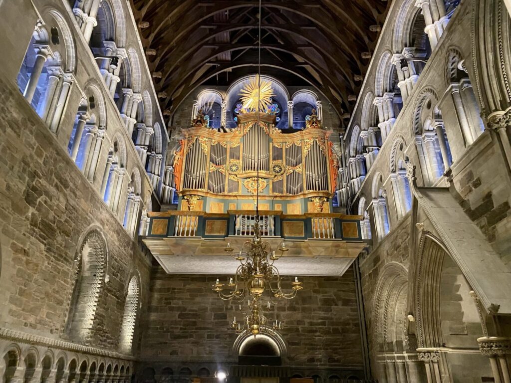 goldene Orgel im Nidarosdom in Trondheim 
