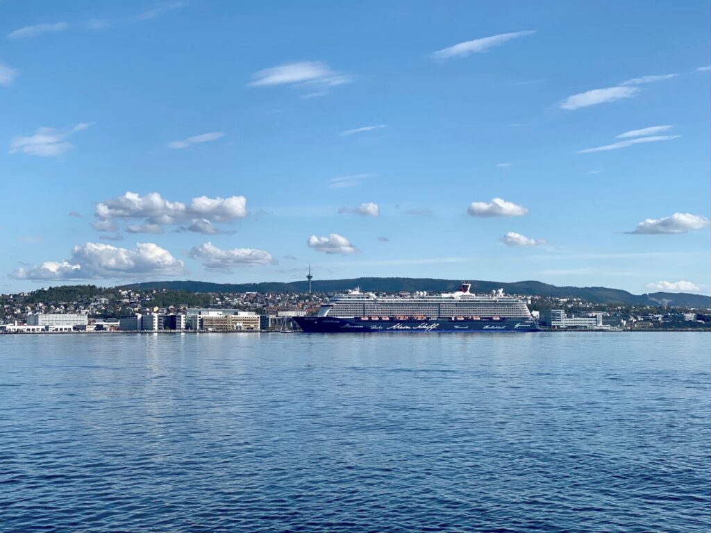 Mein Schiff im Hafen von Trondheim