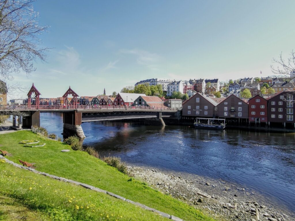 Blick auf die Gamle Bybro in Trondheim