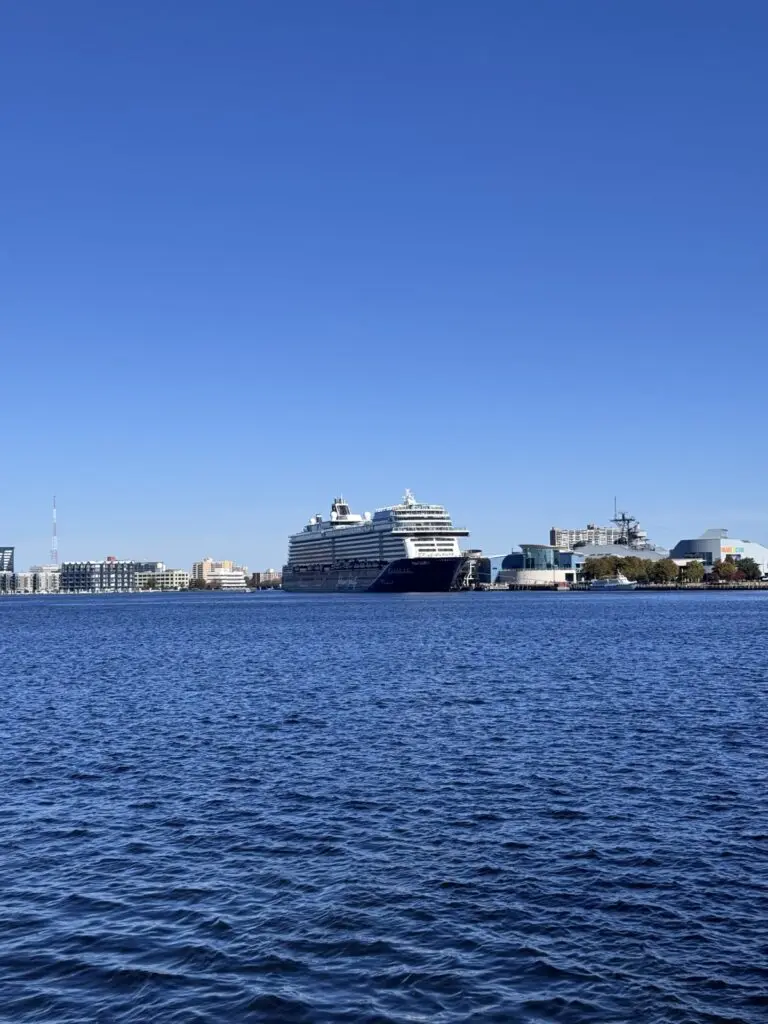 Ausblick von der Elizabeth River Ferry in Norfolk