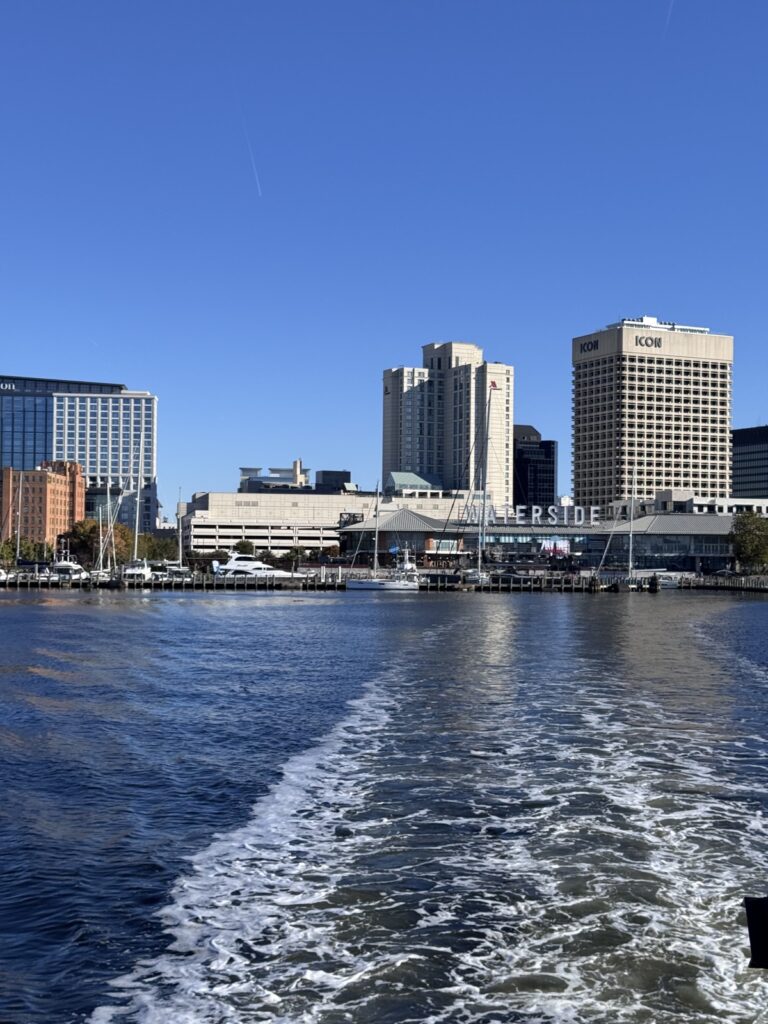 Ausblick von der Elizabeth River Ferry in Norfolk