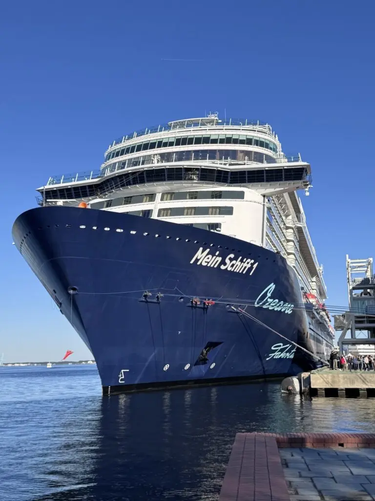 Mein Schiff 1 am Hafen Norfolk