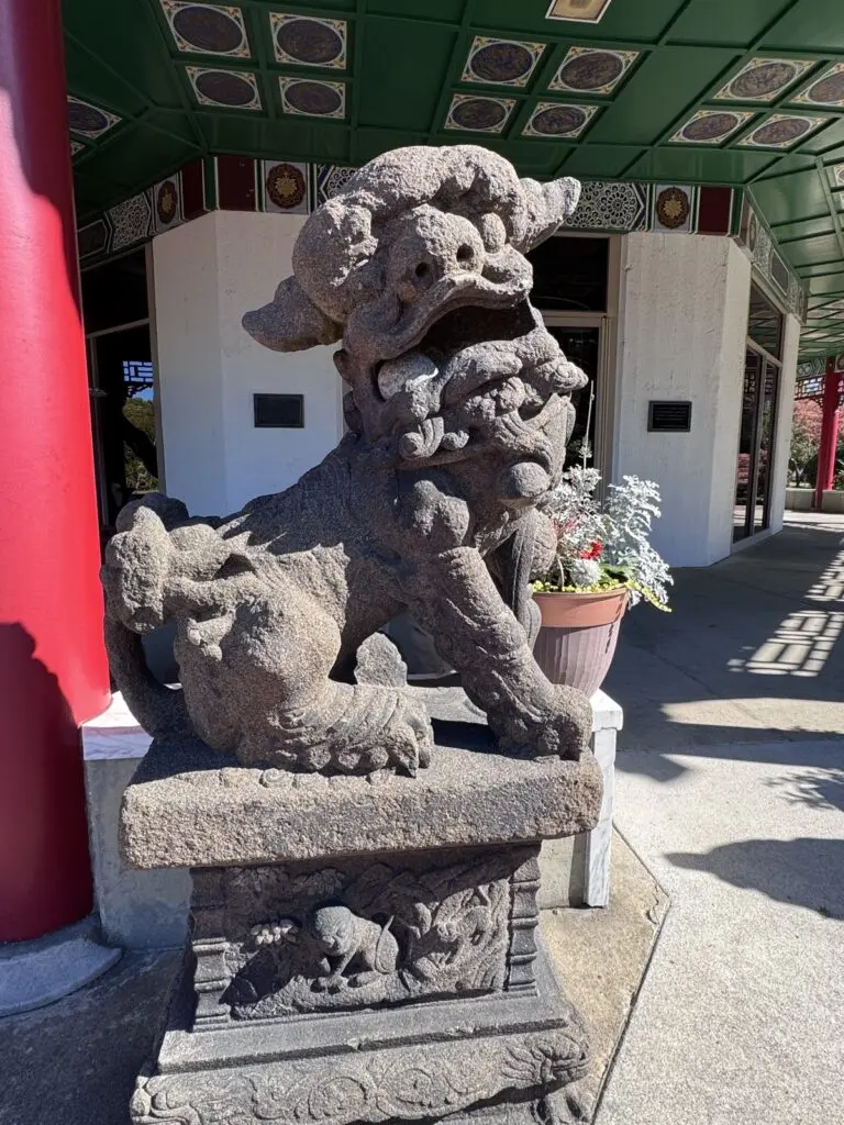 Skulptur im Pagoda & Oriental Garden in Norfolk