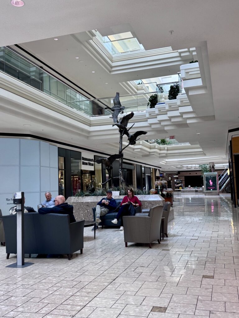 MacArthur Center von innen in Norfolk
